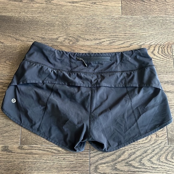 Lululemon Speed Up Short, size 6 - Picture 2 of 3